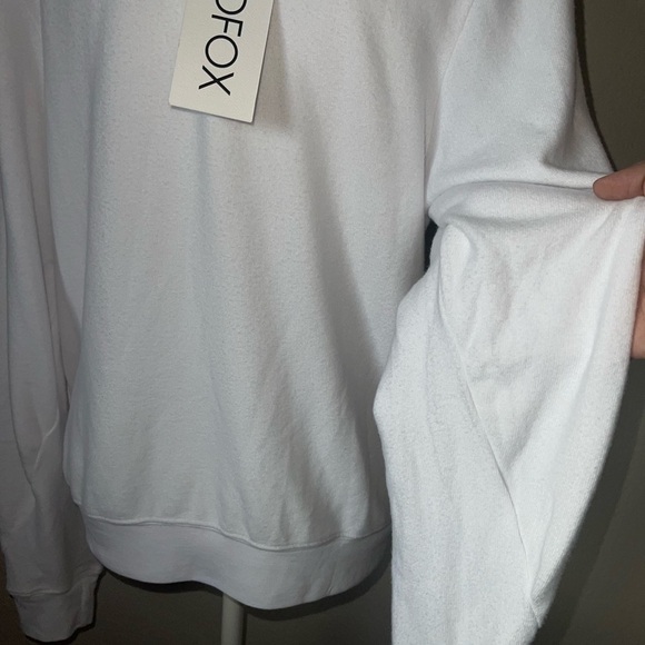 NWT Wildfox Women's White/Red Giftwrap
Bow Scoop Neck Holiday Sweater - Picture 8 of 8